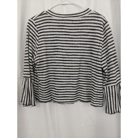 NWOT! URBAN ROMANTICS! WHITE, BLACK BELL SLEEVE NUBBY TEXTURE CROP TOP! SZ L - Picture 7 of 8